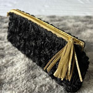 STEPHANIE JOHNSON Saks Fifth Avenue Clutch Black And Gold.